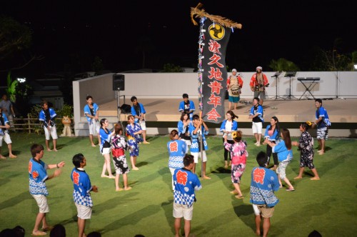 イベント広場でエイサー披露