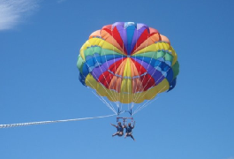 瀬底島パラシュノーケル　Sesoko Parasailing＆Snorkeling